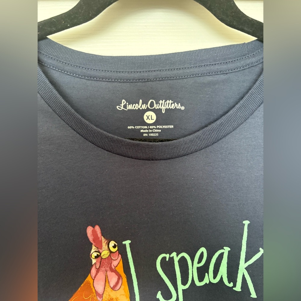 Lincoln Outfitters Women’s size XL Navy Blue Graphic T-Shirt - Picture 3 of 3